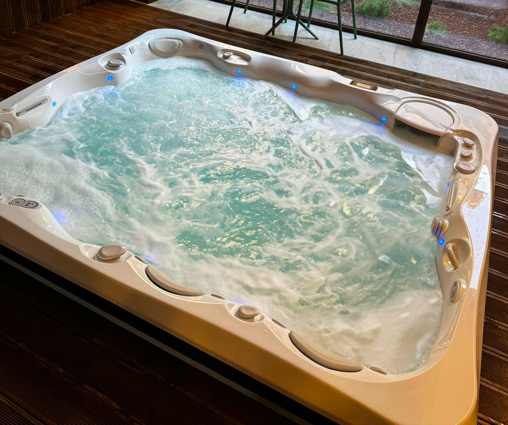 Jacuzzi de interior vs jacuzzi de exterior: avantaje, dezavantaje și sfaturi utile 3