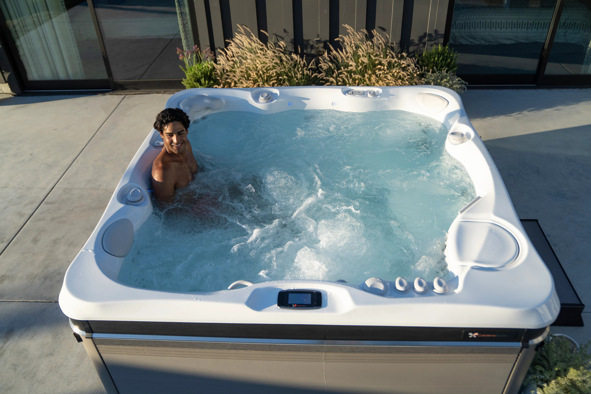 Sisteme de Dezinfectare a Apei pentru Jacuzzi și Căzi cu Hidromasaj: Ghid Complet 2