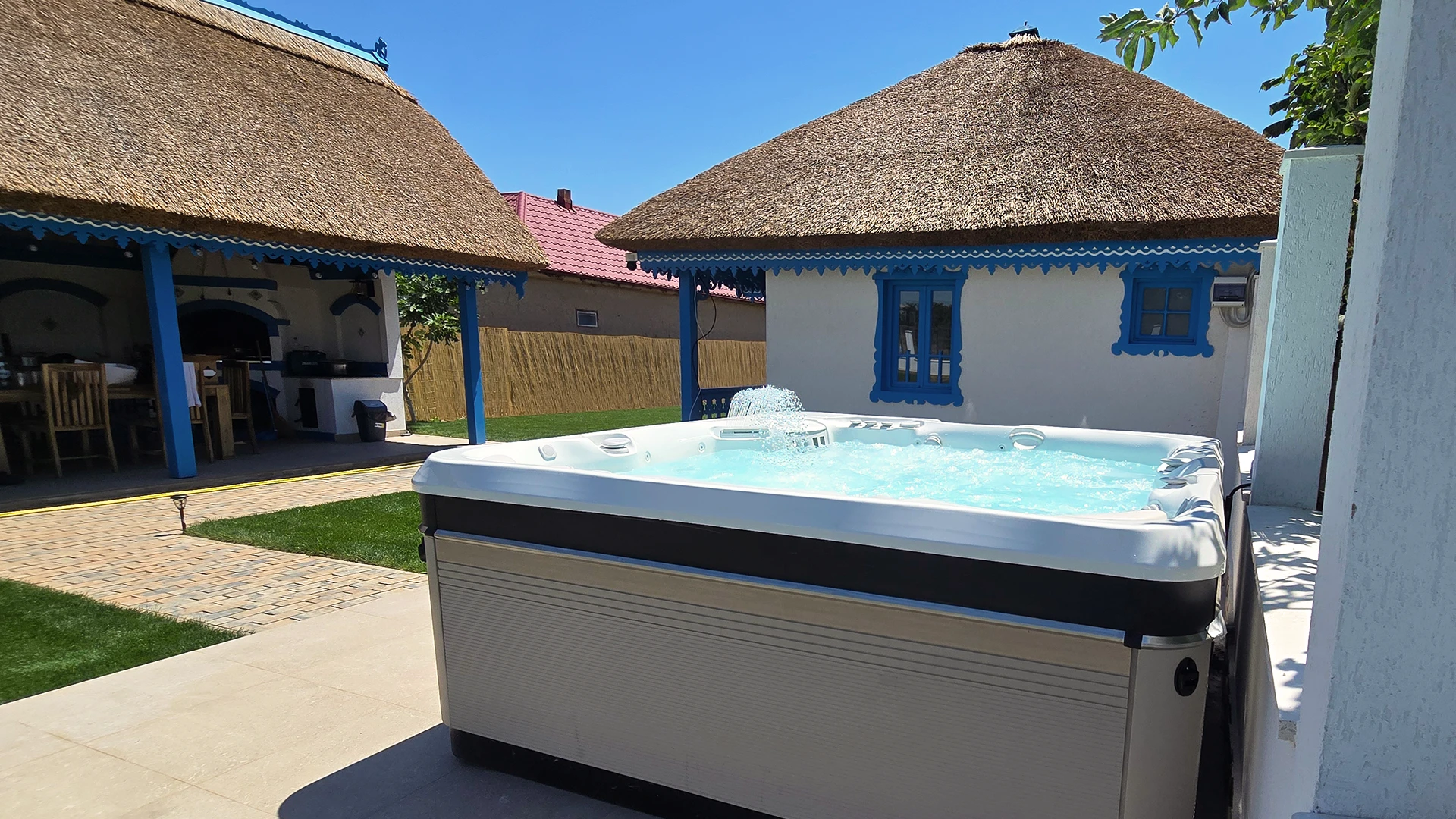 Cadă cu hidromasaj Caldera Spas® Geneva – Tulcea 1
