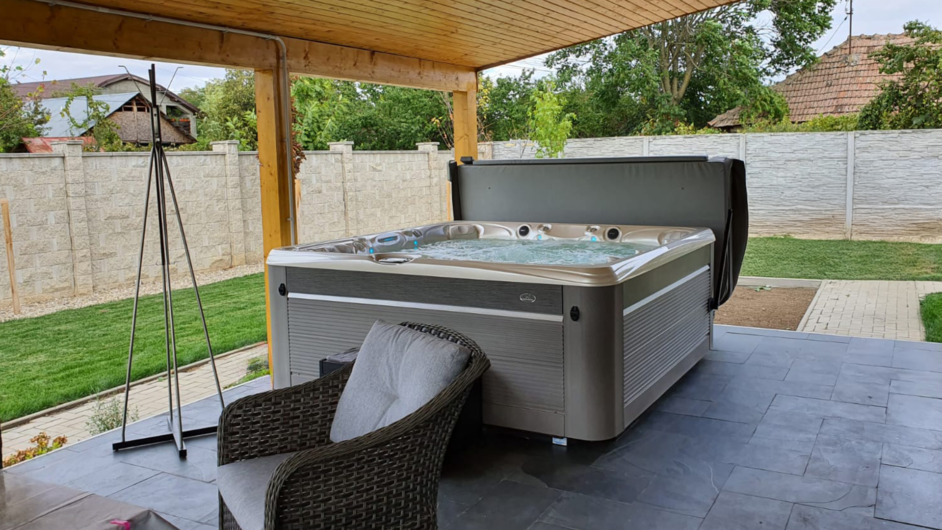 Cadă cu hidromasaj Caldera Spas® Makena – Proiect Hidrostyle în Ilfov 1
