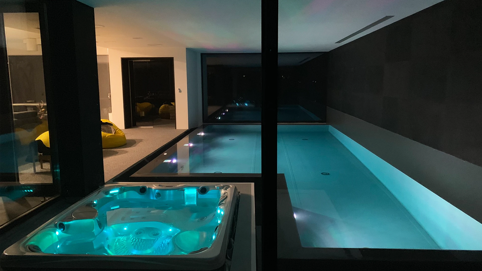 Cadă cu hidromasaj Caldera Spas® Martinique și Saună Personalizată 1