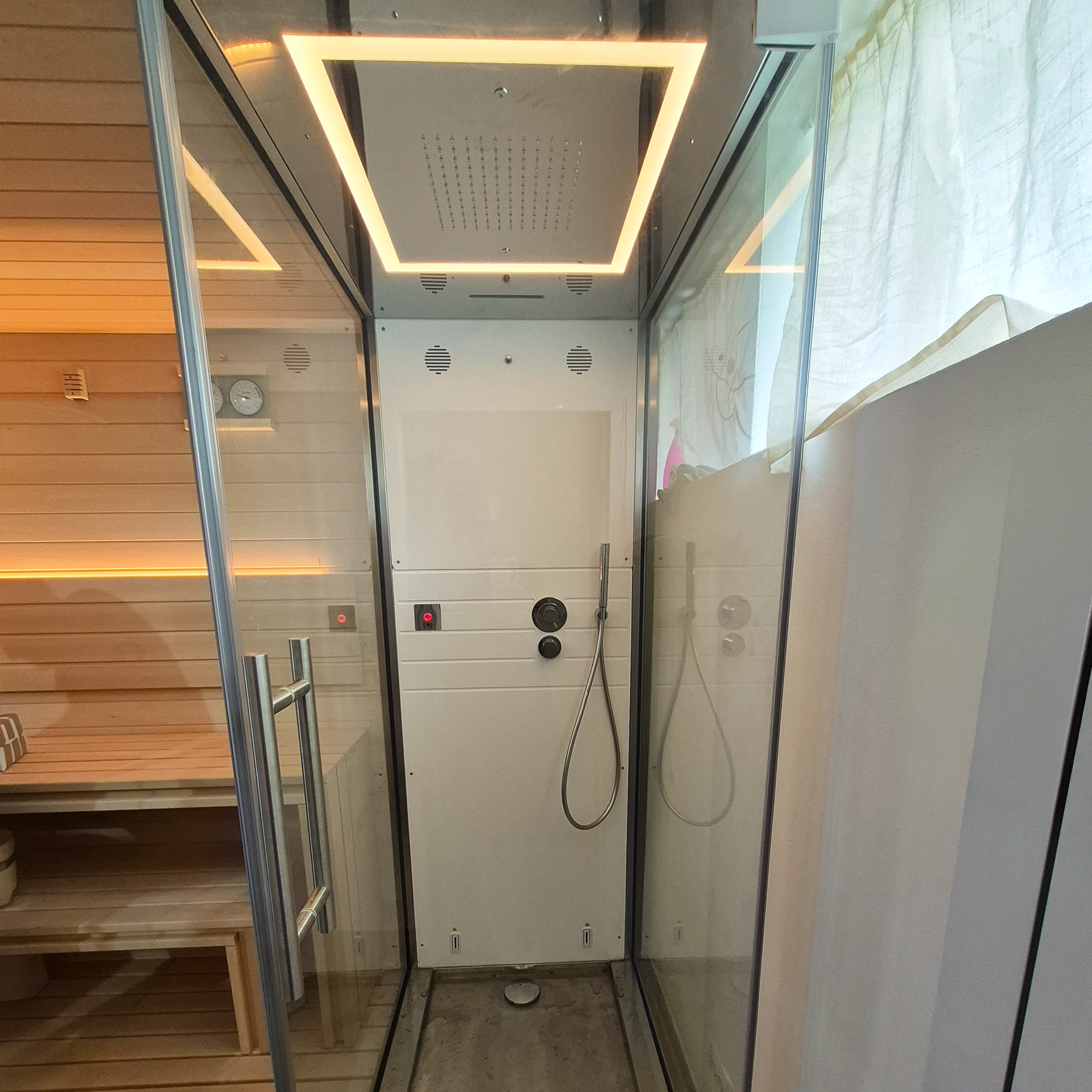 Cadă cu hidromasaj Caldera Spas® Ravello şi Saună Jacuzzi® Sasha Mi 2