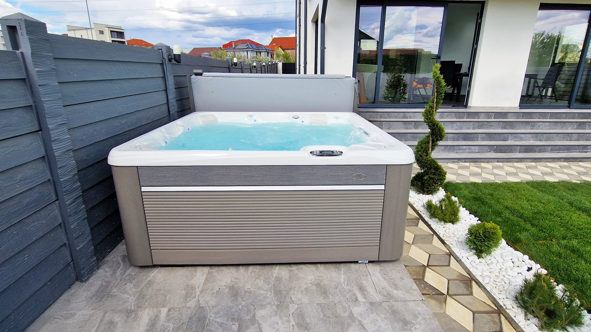 Cadă cu hidromasaj Caldera Spas® Seychelles – Proiect Hidrostyle în Craiova 1