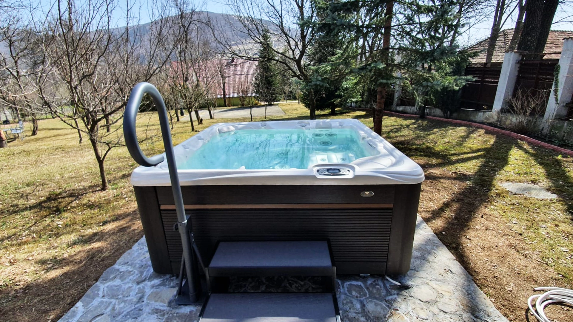 Cadă cu hidromasaj Caldera Spas® Seychelles – Proiect Hidrostyle în Câmpina 1