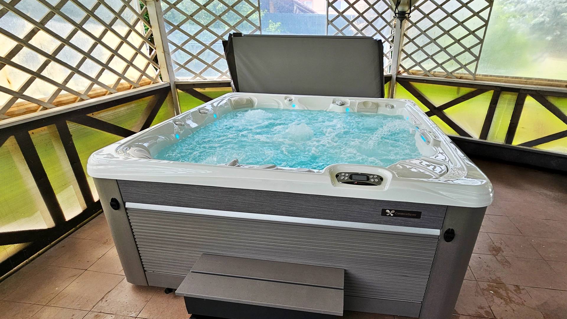 Cadă cu hidromasaj Caldera Spas® Seychelles – Proiect Hidrostyle în Vrancea 1