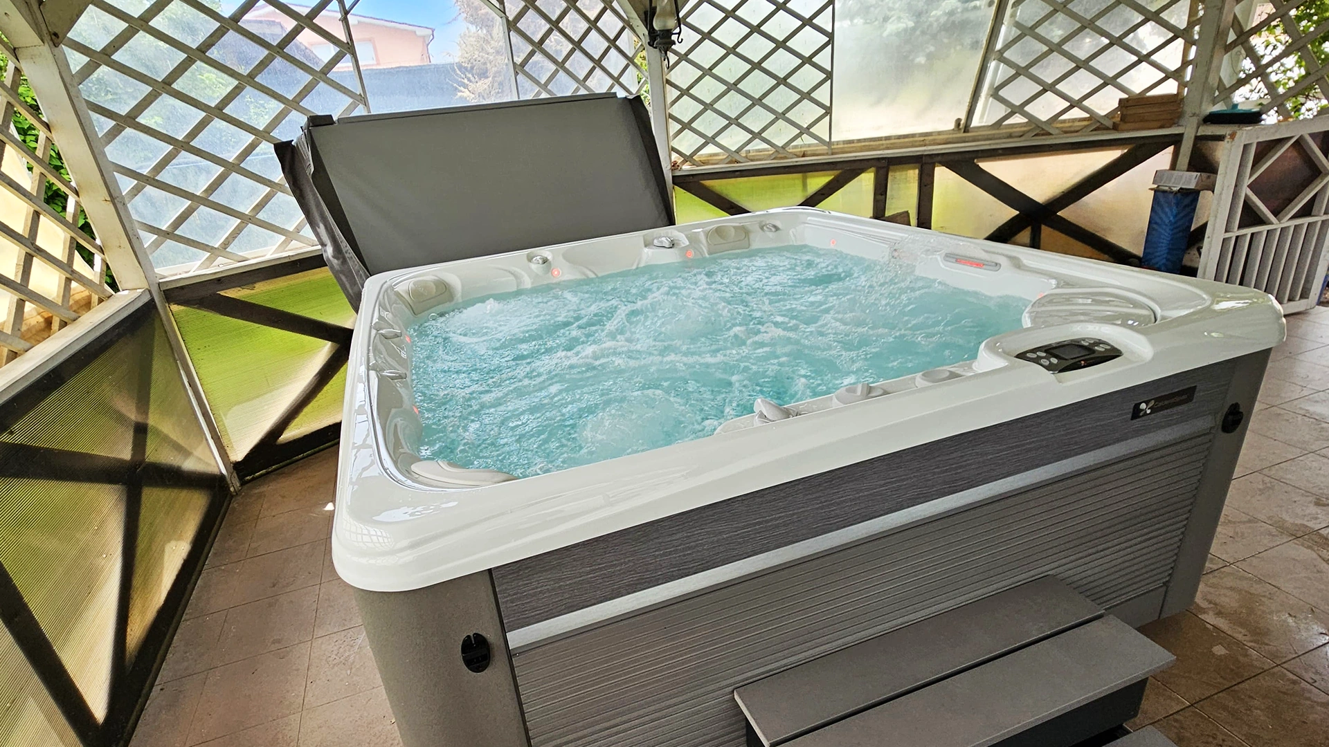 Cadă cu hidromasaj Caldera Spas® Seychelles – Proiect Hidrostyle în Vrancea 2
