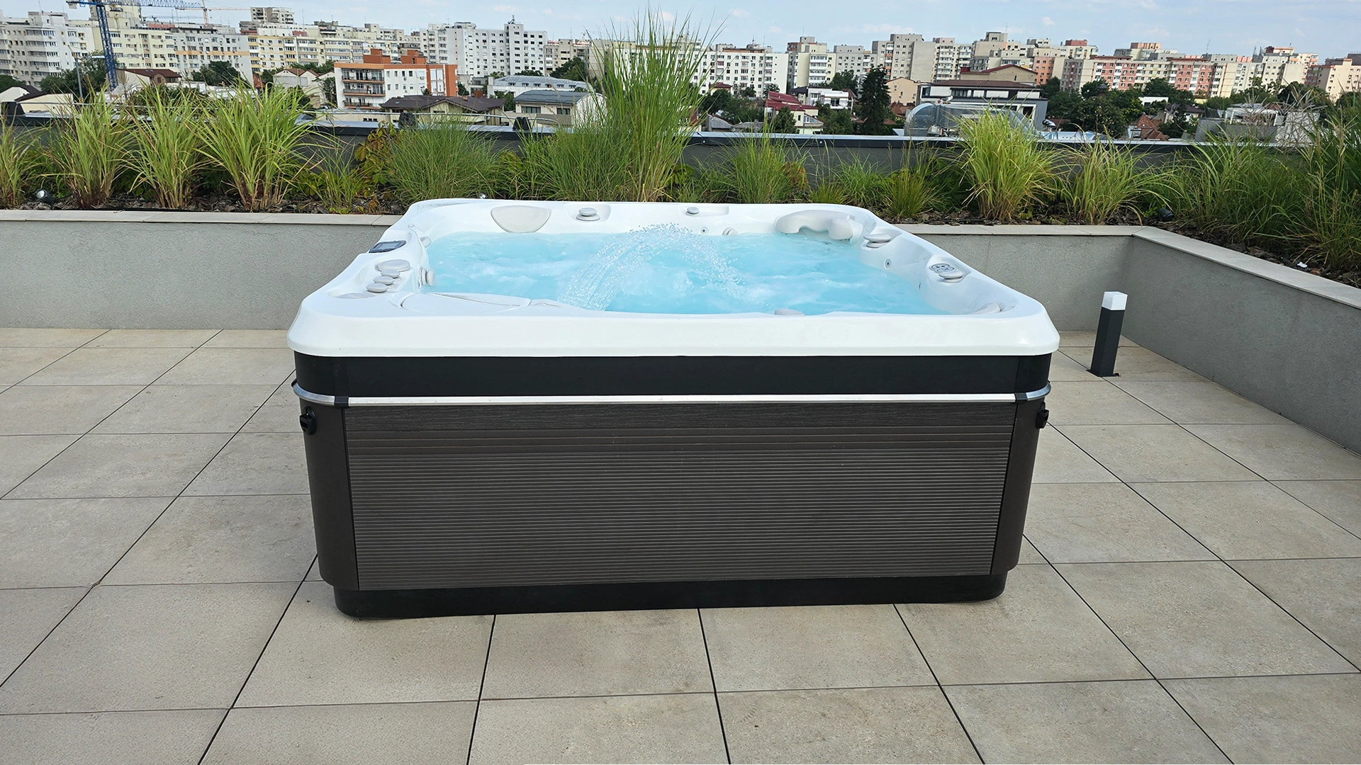 Cadă cu hidromasaj Caldera Spas® Tahitian – Proiect Hidrostyle în Bucureşti 1