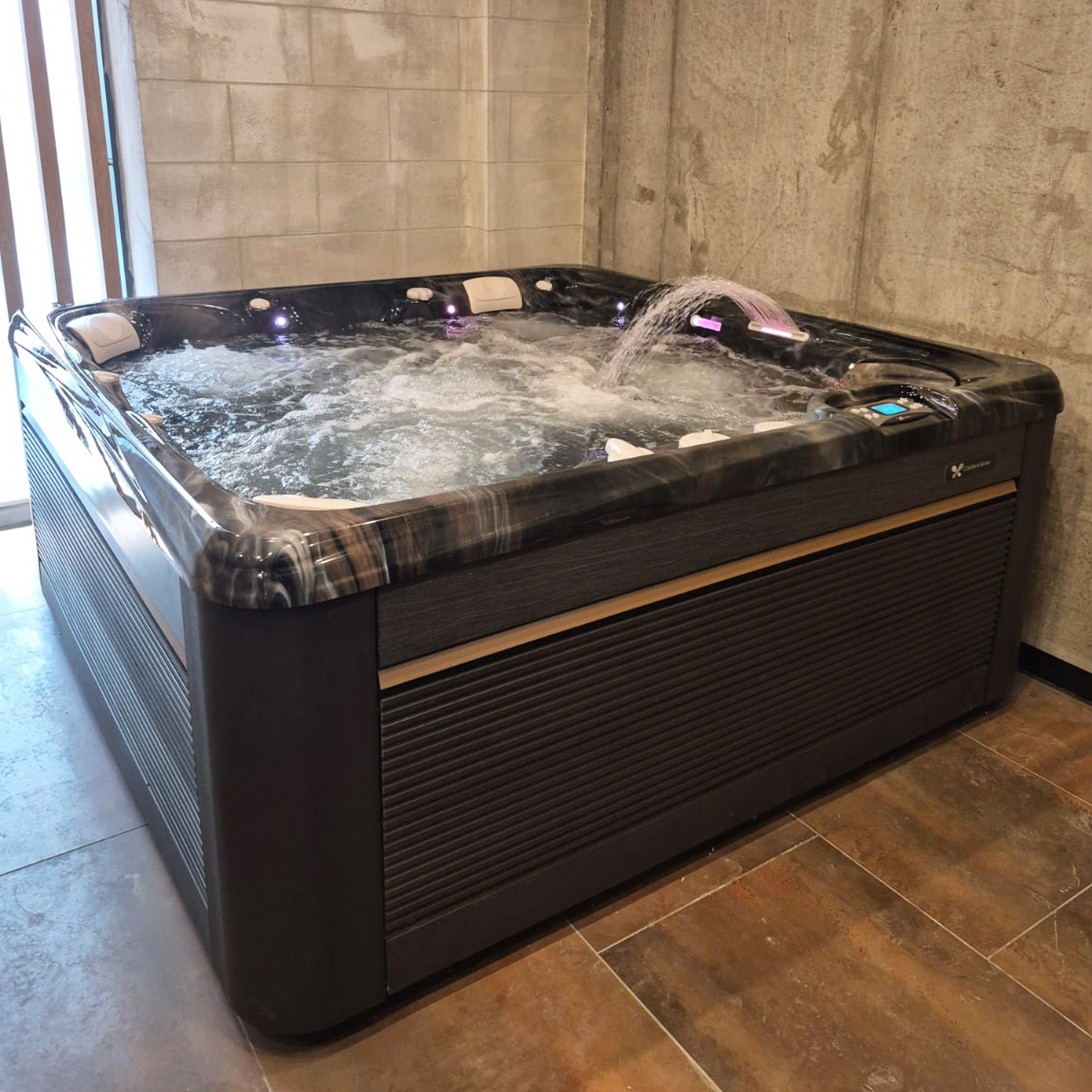Cadă cu hidromasaj Caldera Spas® Seychelles şi Saună Auroom® Vulcana La Downtown Bucureşti 1
