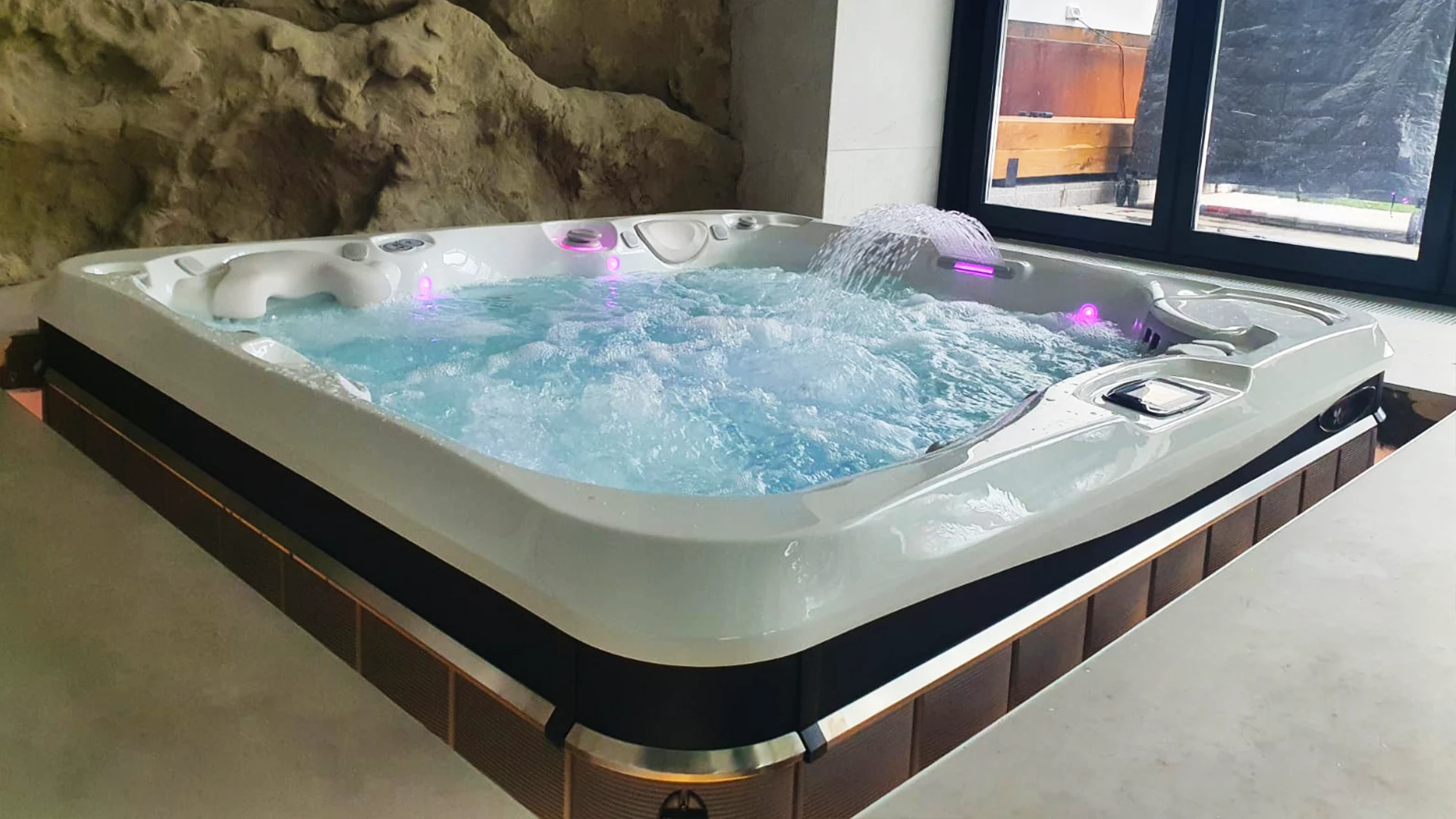 Cadă cu hidromasaj Caldera Spas® Provence – Bucureşti 3