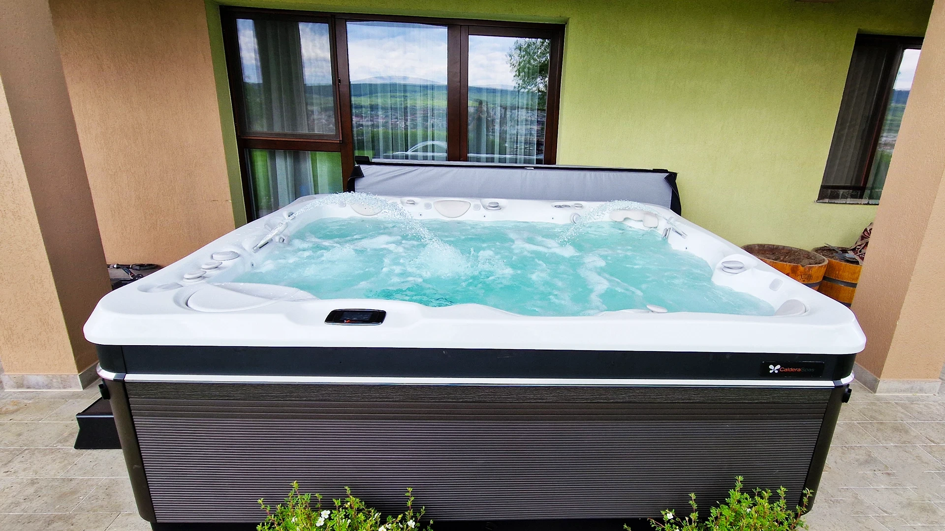 Cadă cu hidromasaj Caldera Spas® Cantabria – Harghita 1