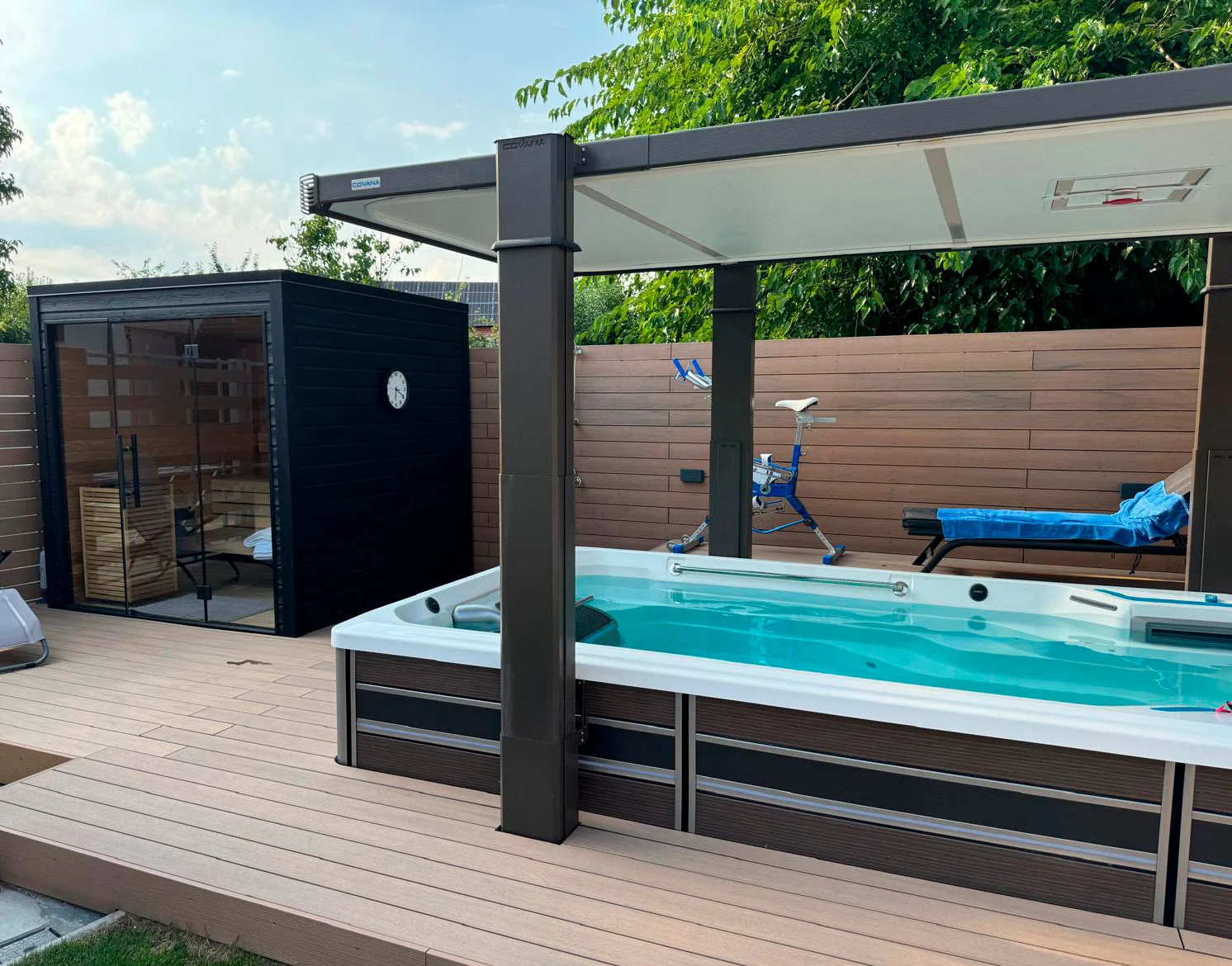 Swim Spa Endless Pools® E500 și Saună de exterior Mira L Auroom® 1