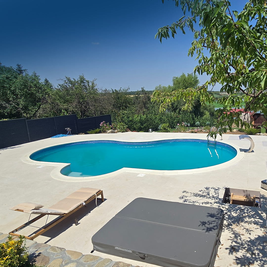Cadă cu hidromasaj Caldera Spas® Ravello și Piscină Personalizată 2