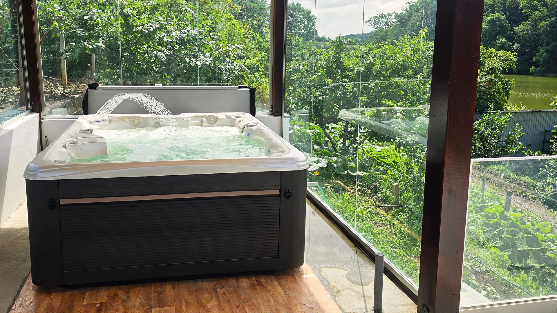 Cadă cu hidromasaj Caldera Spas® Martinique 1