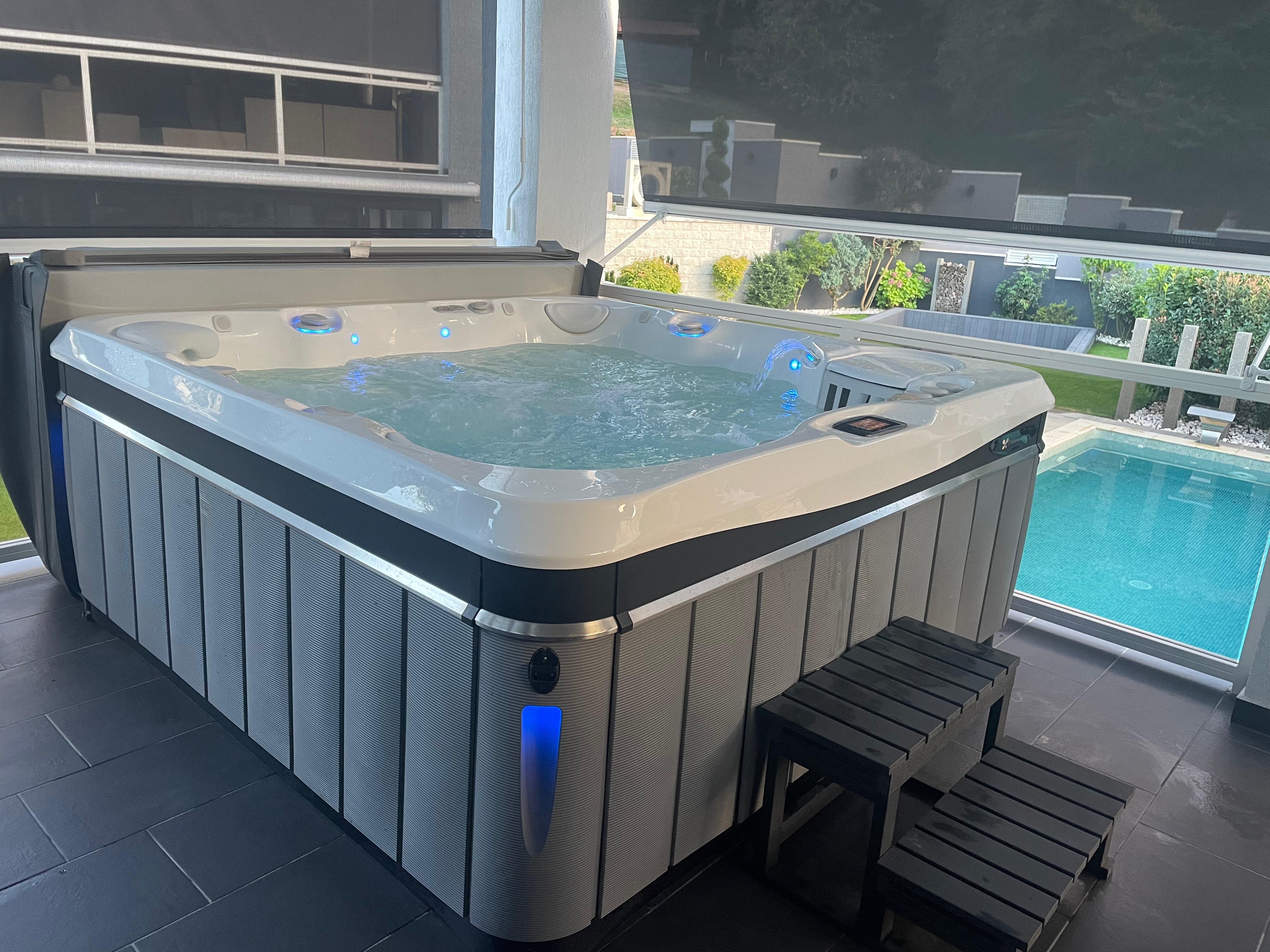 Cadă cu hidromasaj Caldera Spas® Seychelles și Saună Uscată Finlandeză 1