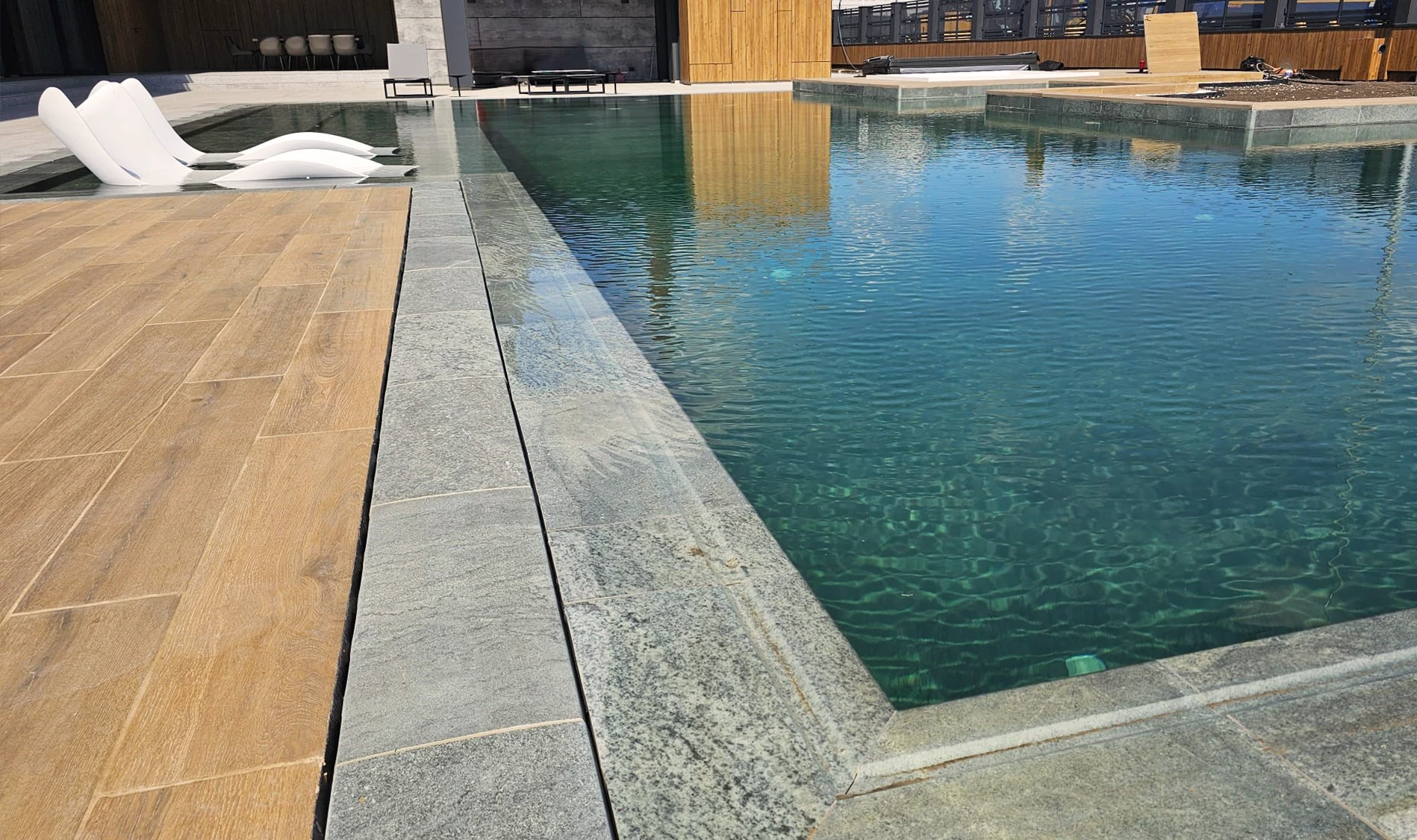 Piscină exterioară personalizată – Videle 3