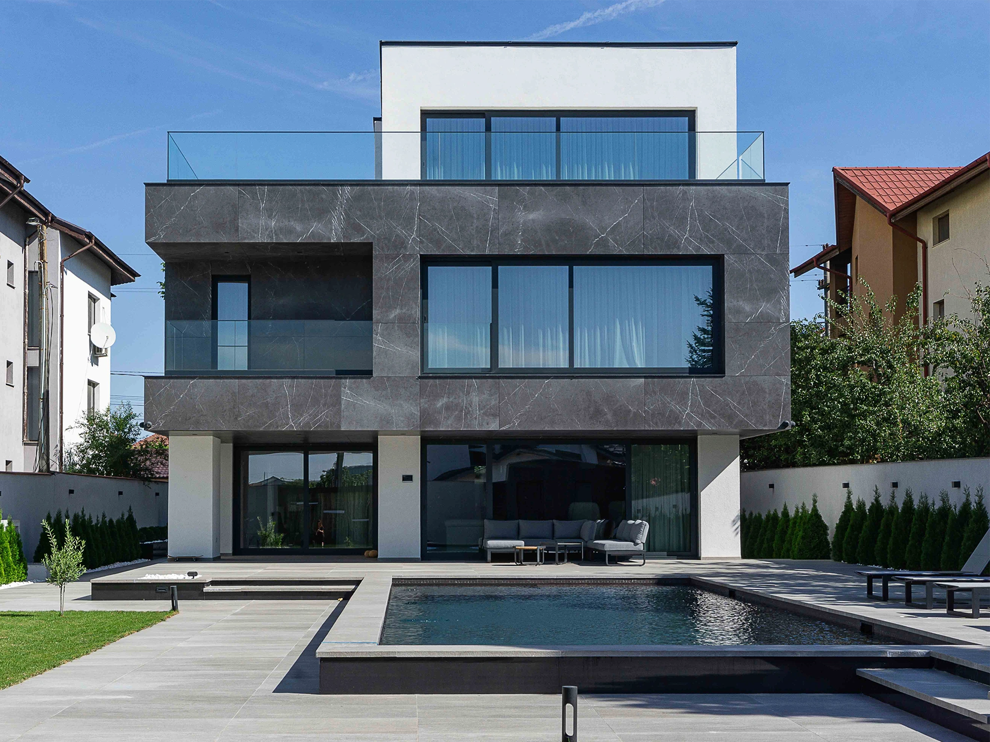 Piscină Exterioară Personalizată – Proiect Hidrostyle în Pipera 2