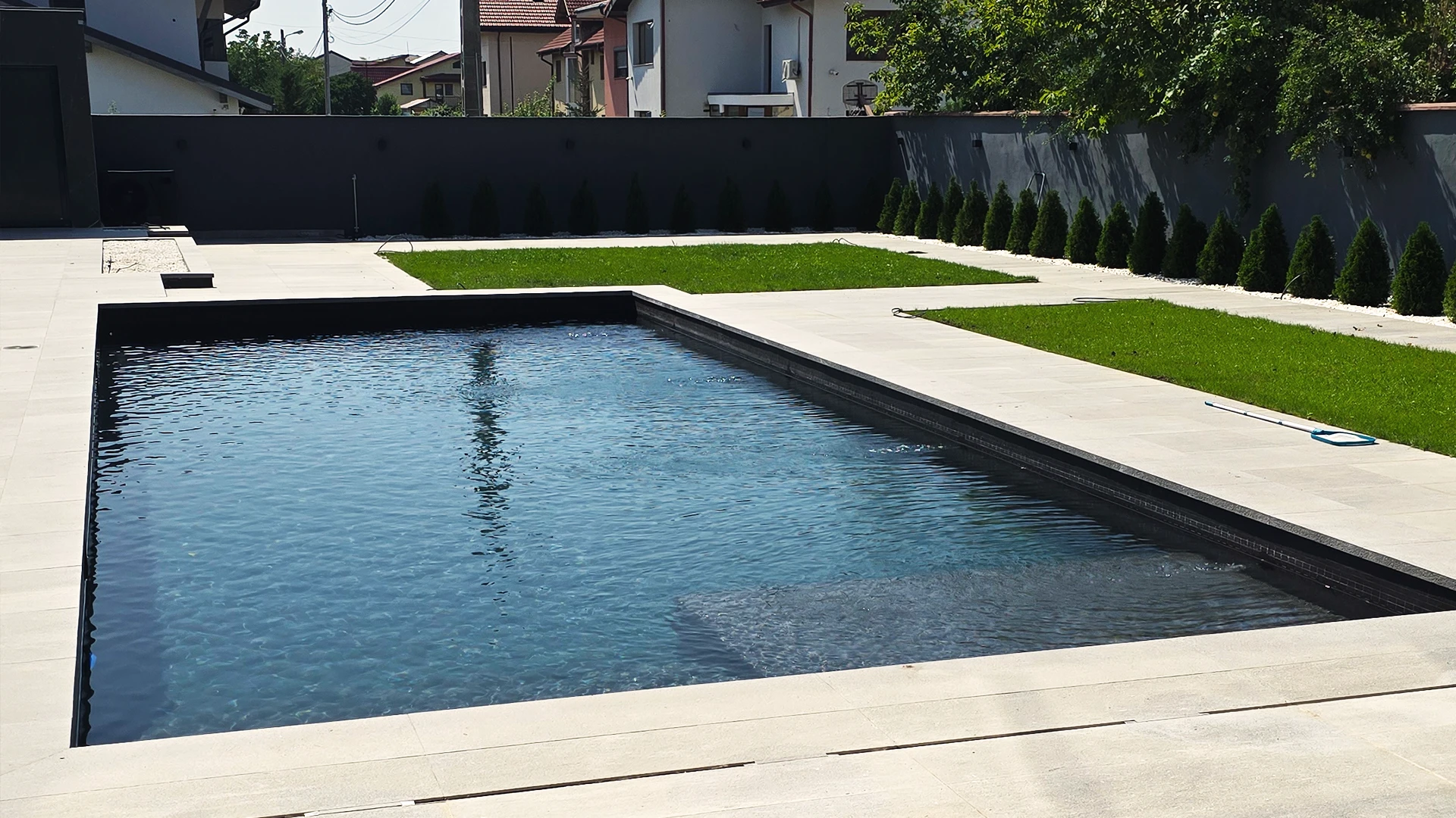 Piscină Exterioară Personalizată – Proiect Hidrostyle în Pipera 6