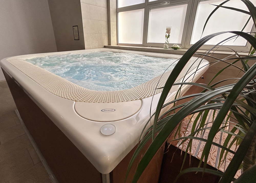 Cadă cu hidromasaj Jacuzzi® Virtus – Hotel Iaki, Mamaia 2