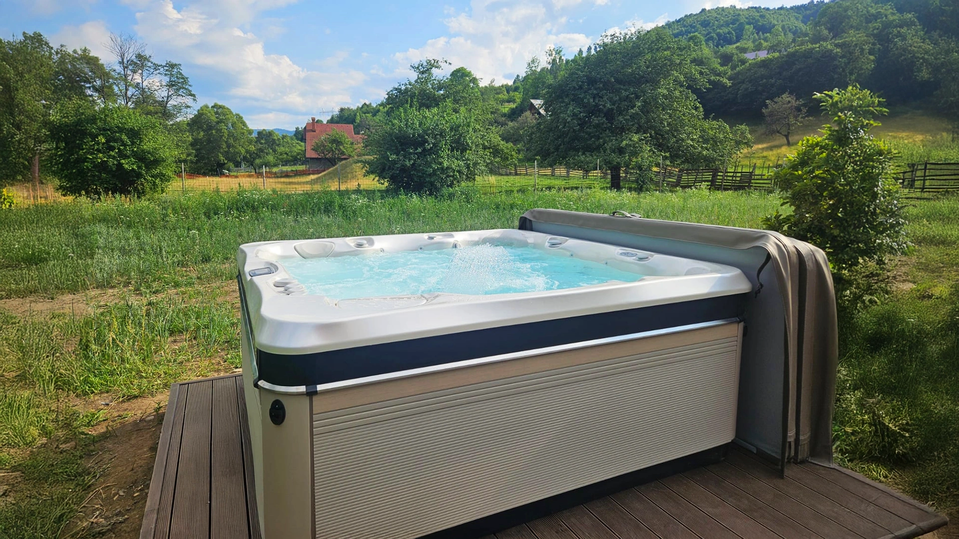 Cadă cu hidromasaj Caldera Spas® Geneva – Proiect Hidrostyle în Bran 1