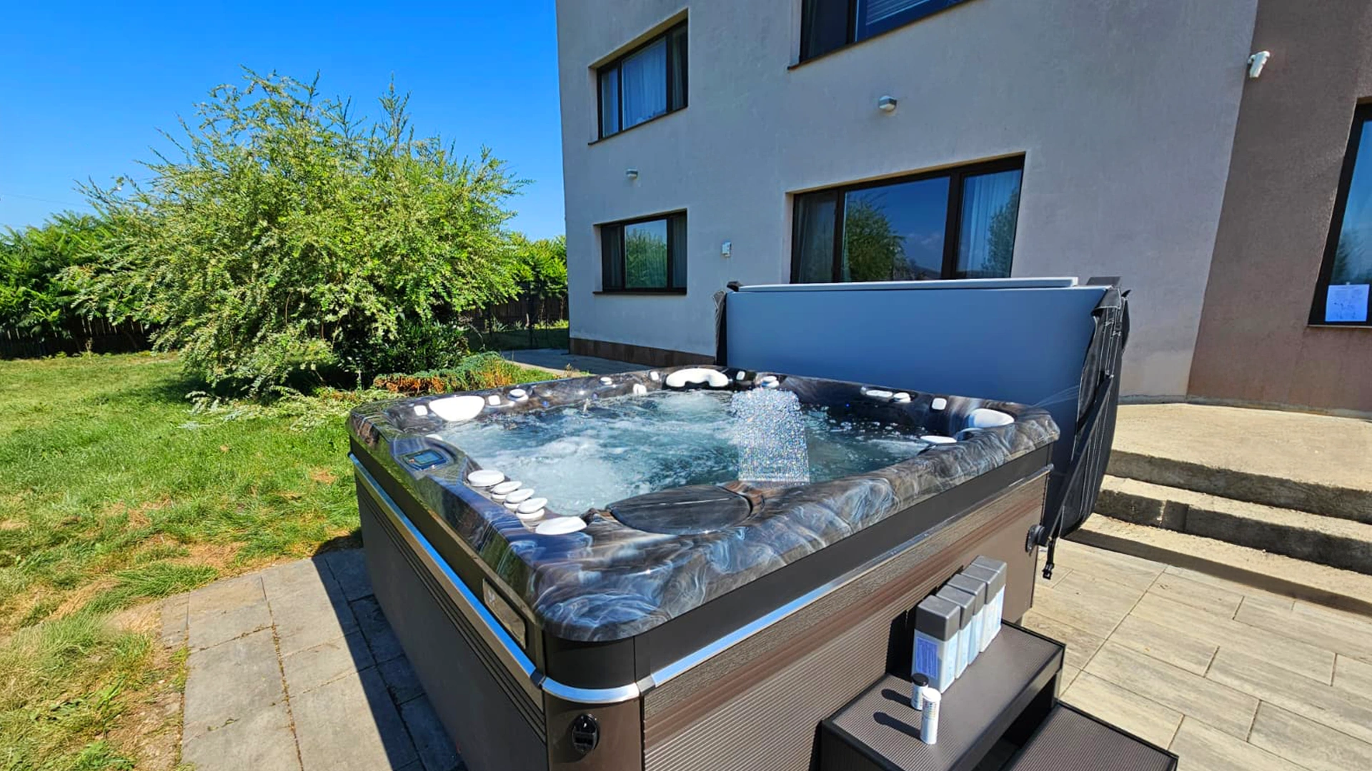 Jacuzzi Caldera Spas® Geneva şi Cantabria – Proiect Hidrostyle în Braşov 1