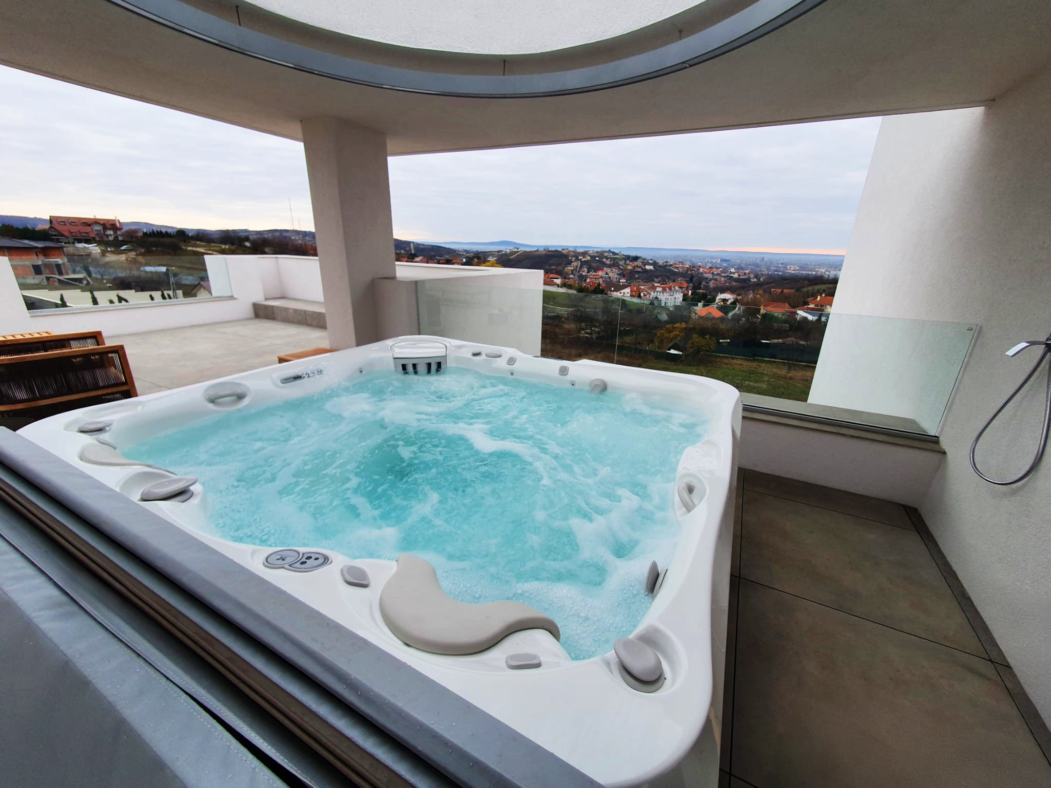 Jacuzzi Caldera Spas® Provence – Proiect Hidrostyle în Oradea 1
