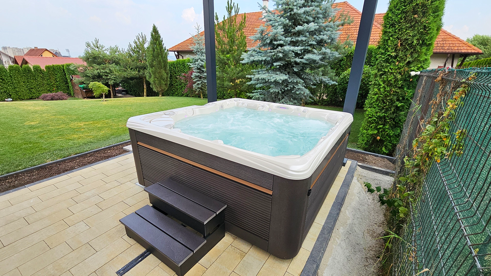 Jacuzzi exterior Caldera Spas® Makena – Proiect Hidrostyle în București 1
