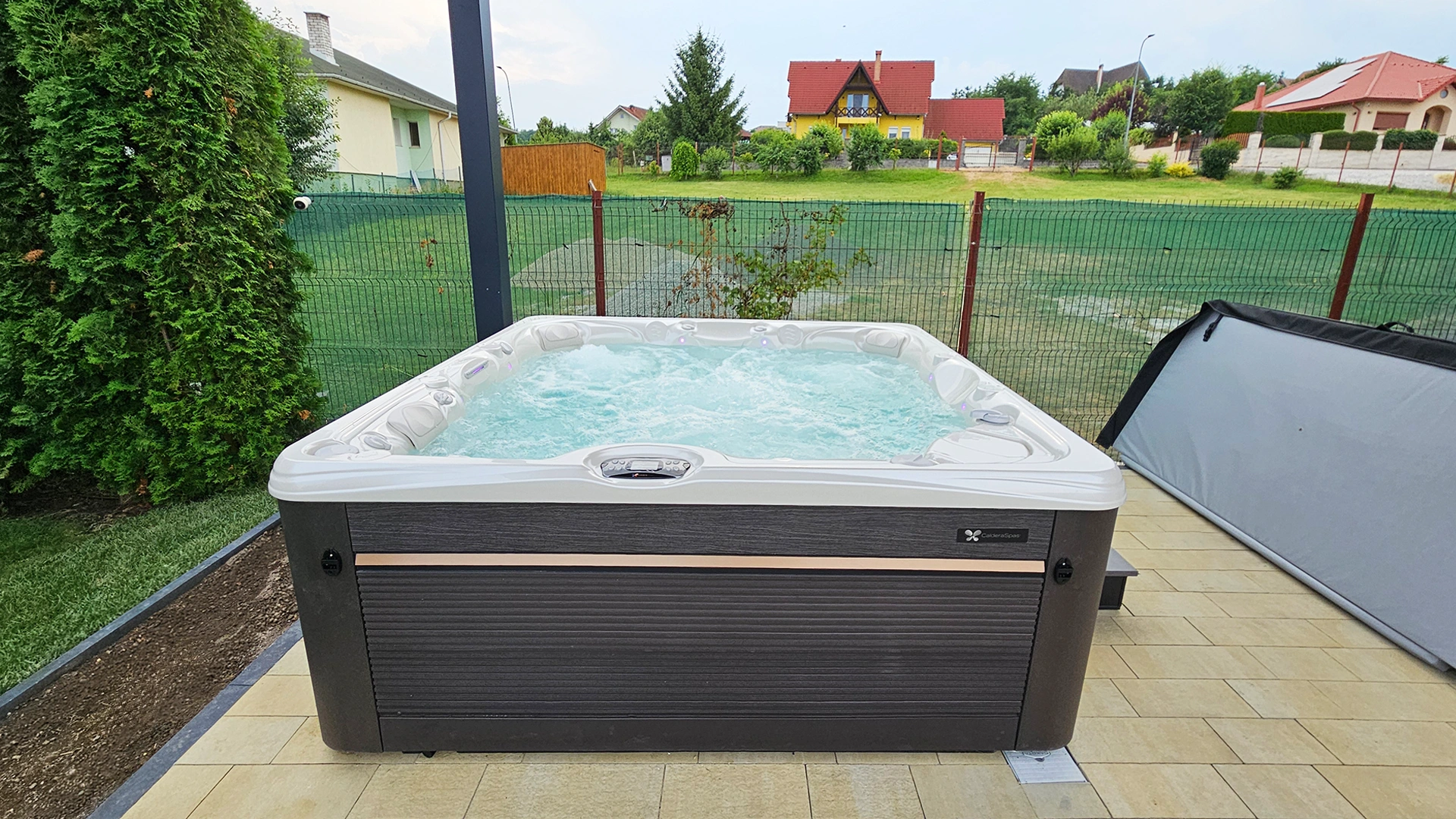 Jacuzzi exterior Caldera Spas® Makena – Proiect Hidrostyle în București 2