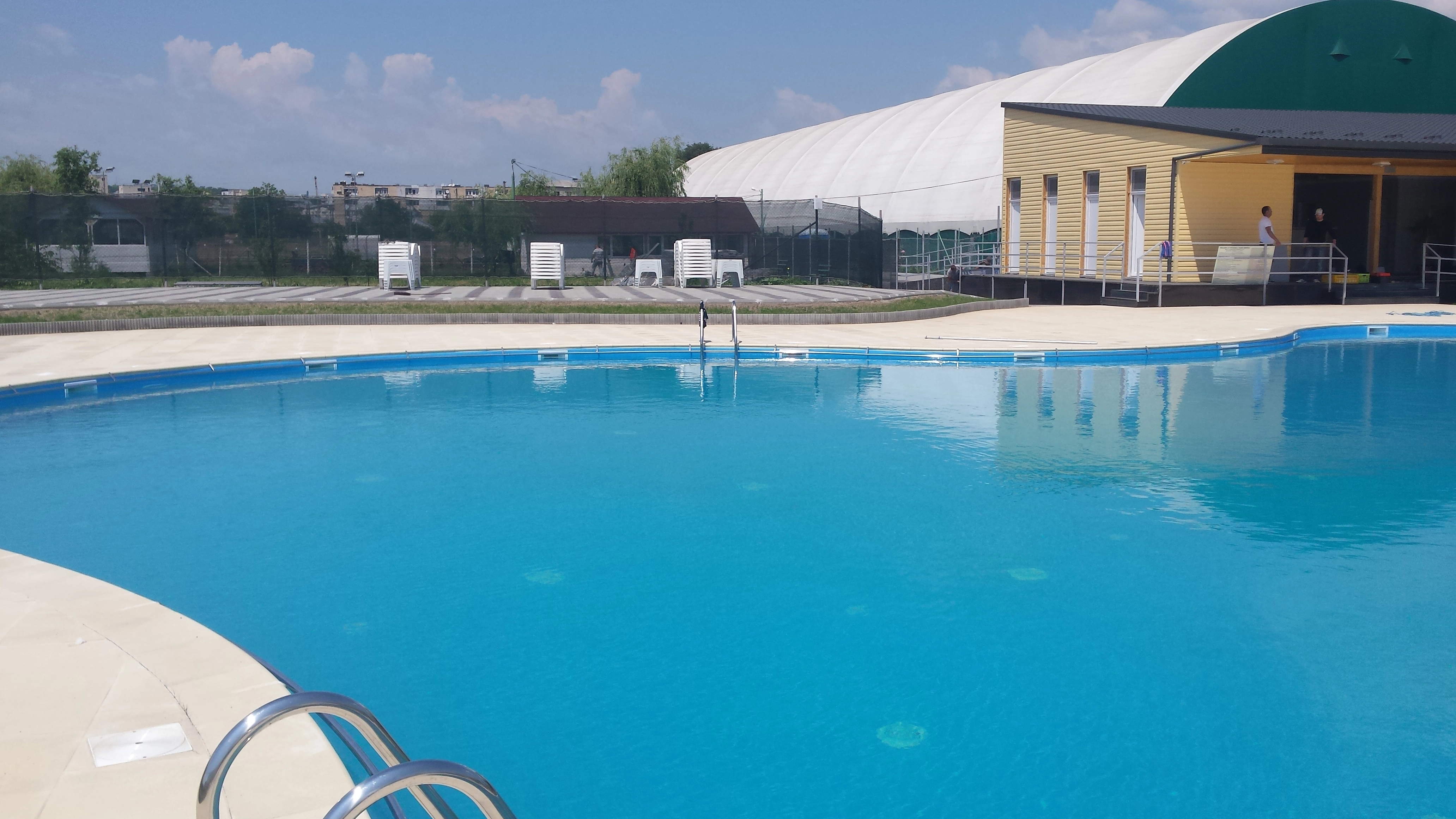 Piscină Exterioară Personalizată – Greenfield Club Bârlad 1