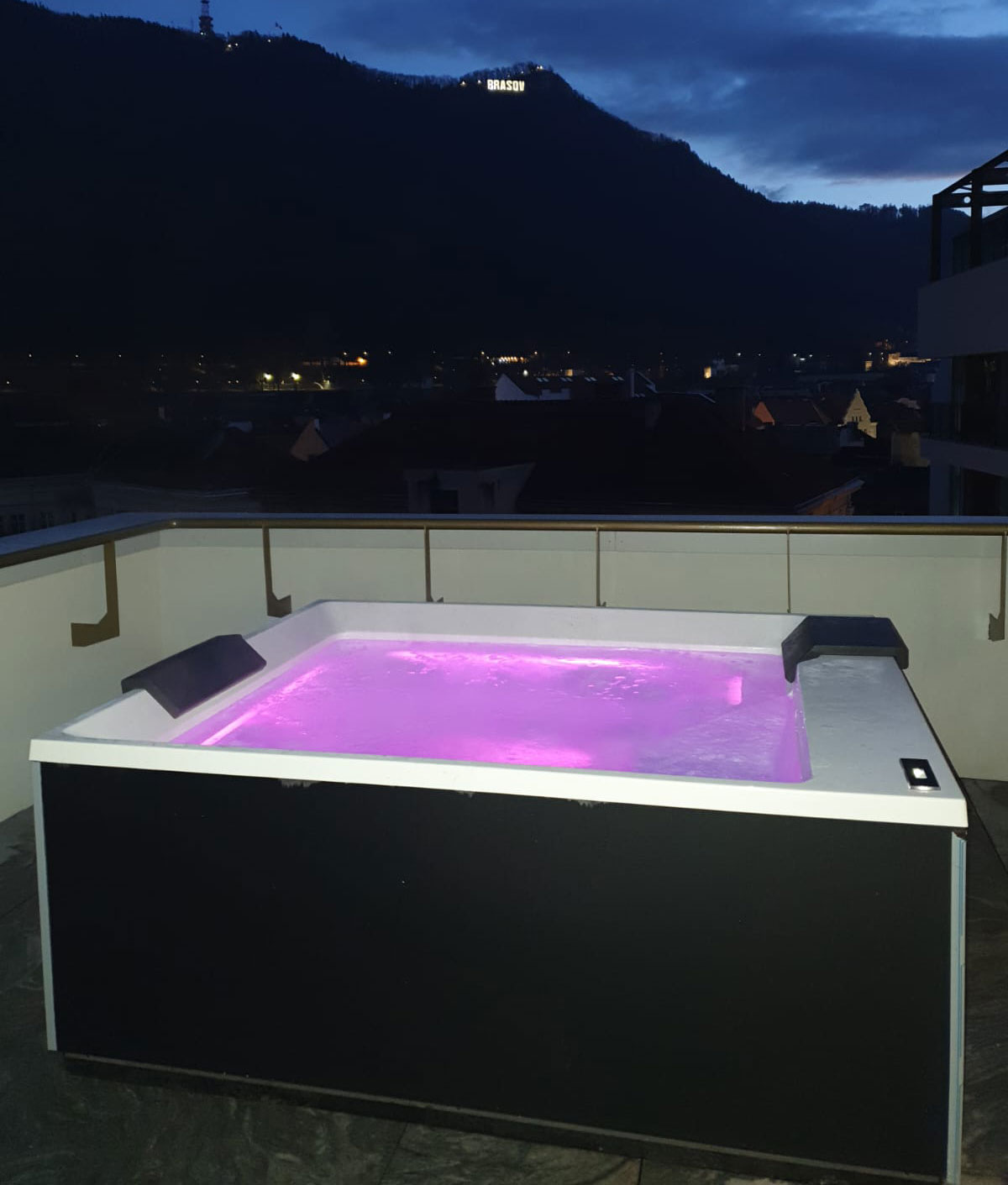 Piscină şi Cadă cu hidromasaj Treesse – Radisson Blu Aurum Brașov 5