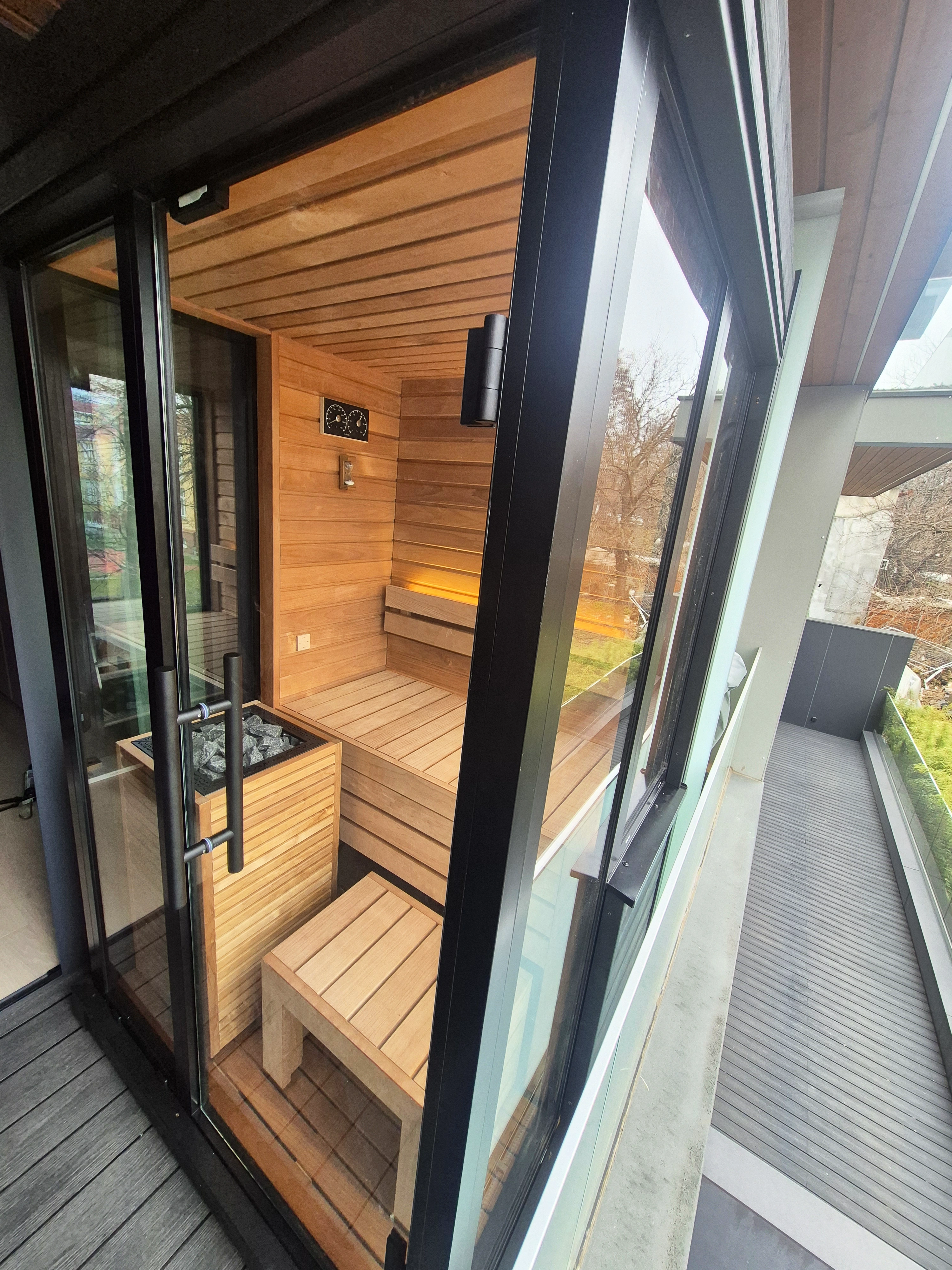 Saună de finlandeză exterior custom Auroom® Mira Small – București 1