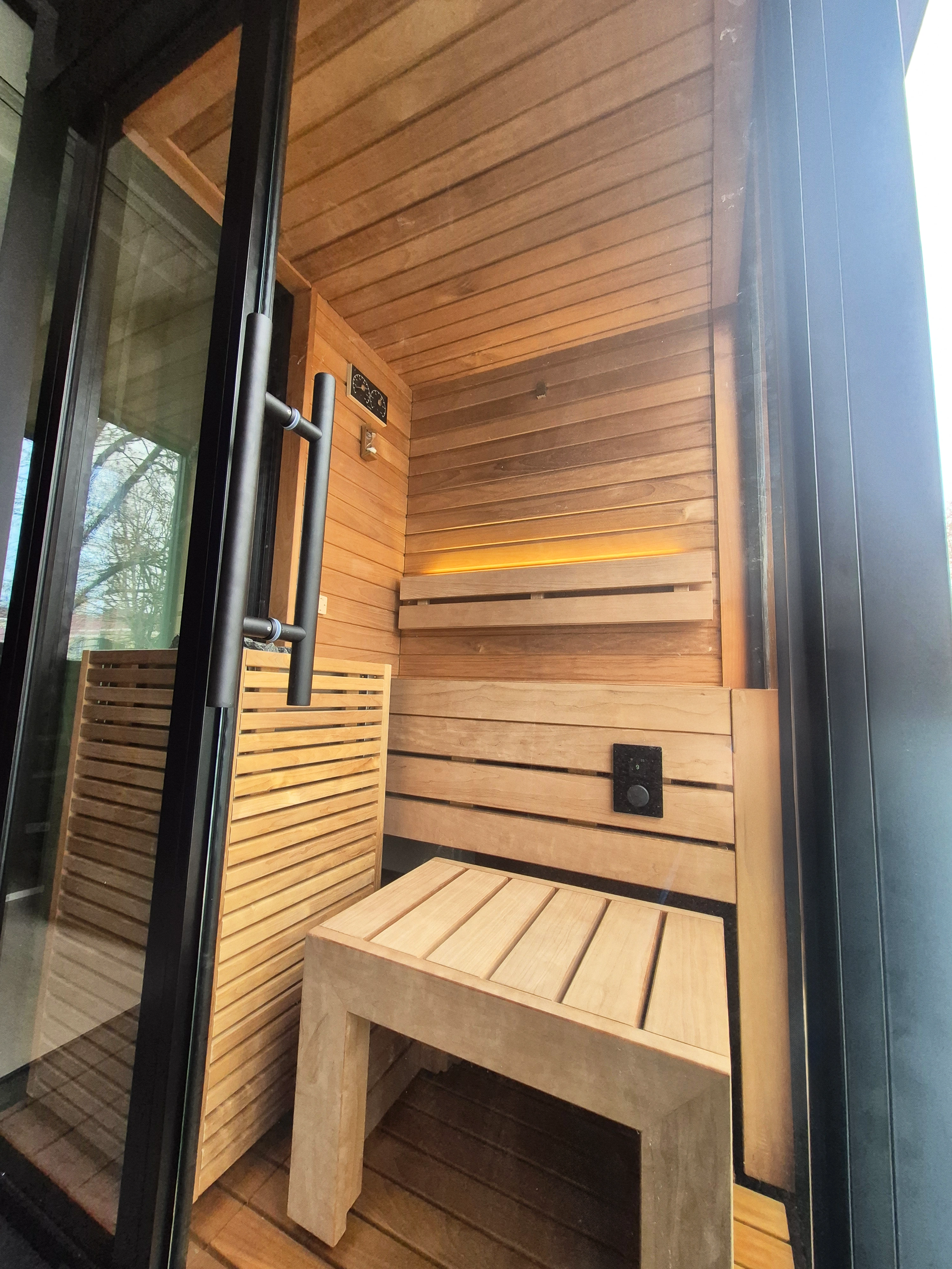 Saună de finlandeză exterior custom Auroom® Mira Small – București 3